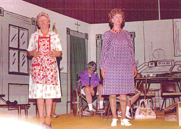 Les Belles-sœurs de Michel Tremblay Les actrices de la pièce étaient : Mmes Jocelyne Laflamme, Nicole Ramsay, Nicole Morin, Lise Audet, Normande Richard, Nicole Villard, Micheline Labonté, 