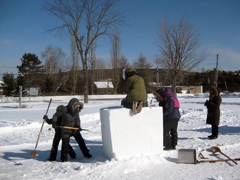 apprenti-sculpteurs à l’œuvre